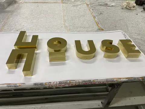 Metal letters – gold mirror finish