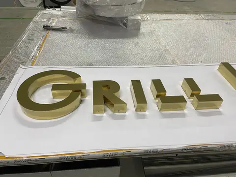 Metal letters – gold mirror finish