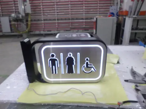 Illuminated wayfinding sign