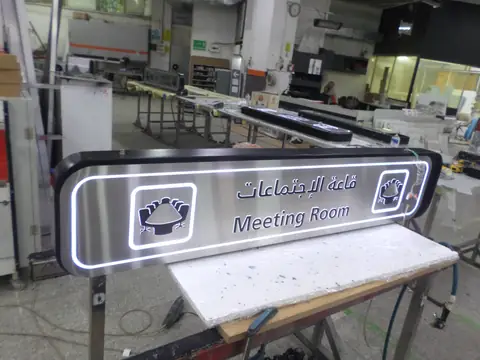 Illuminated wayfinding sign
