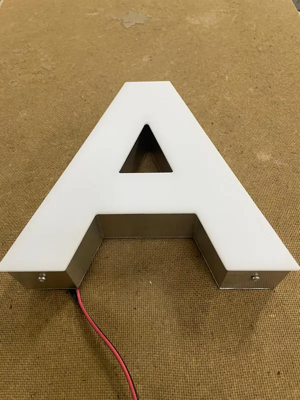 PROFILE SML 6 – Front-lit channel letters – reverse tray (example from production)
